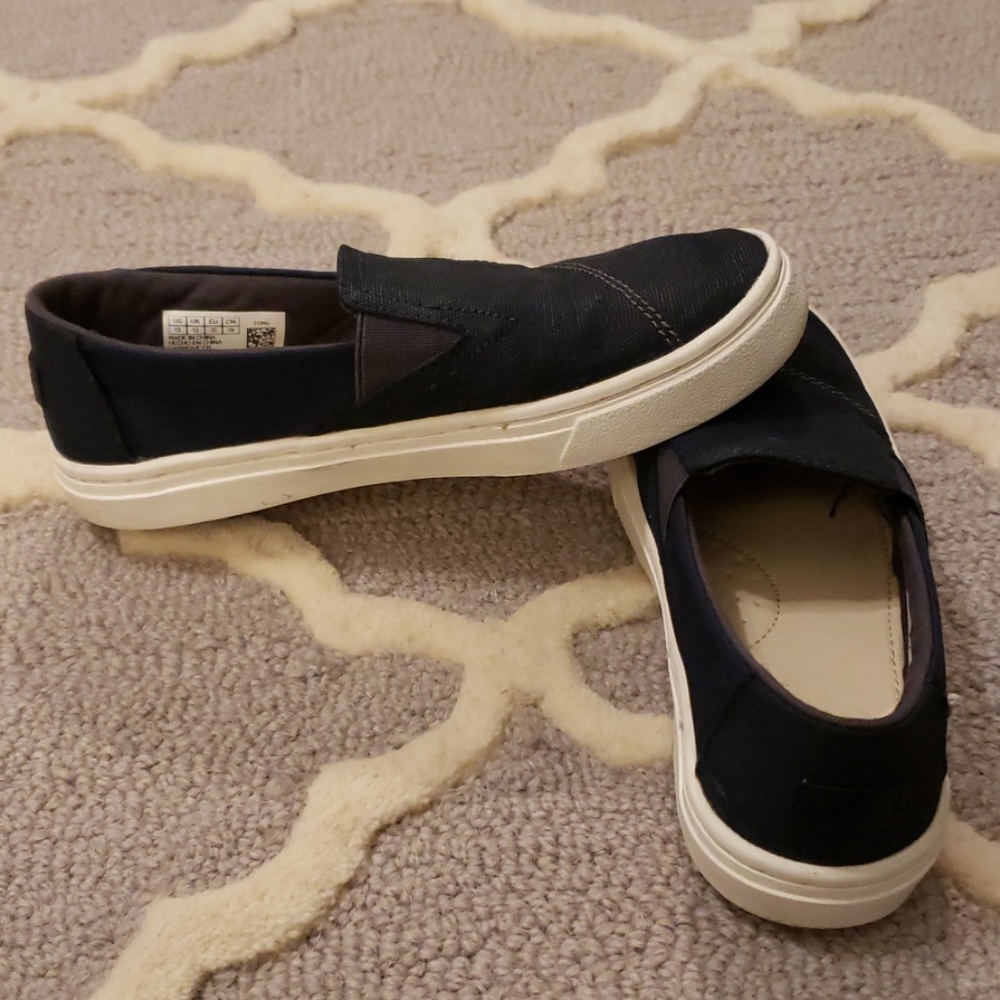 Tom's shoes